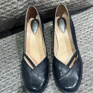 Women’s Clark’s Artisan Blue Leather Shoes, EUC!